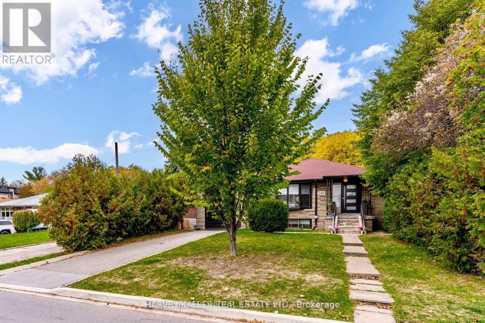 208 Betty Ann Drive, Toronto, Ontario M2R 1A7 - Photo 3 - C13586946