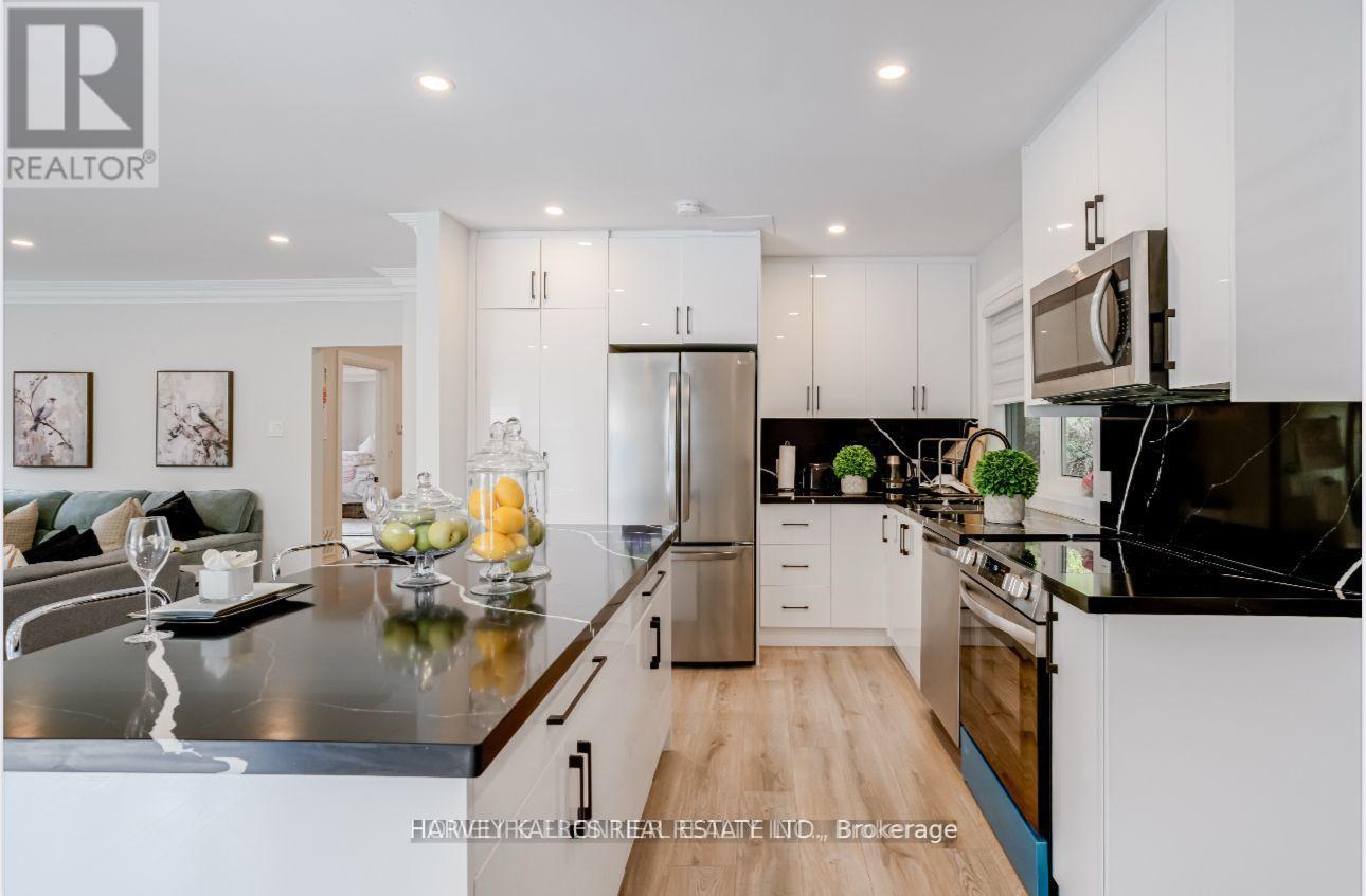 208 Betty Ann Drive, Toronto, Ontario M2R 1A7 - Photo 5 - C13586946