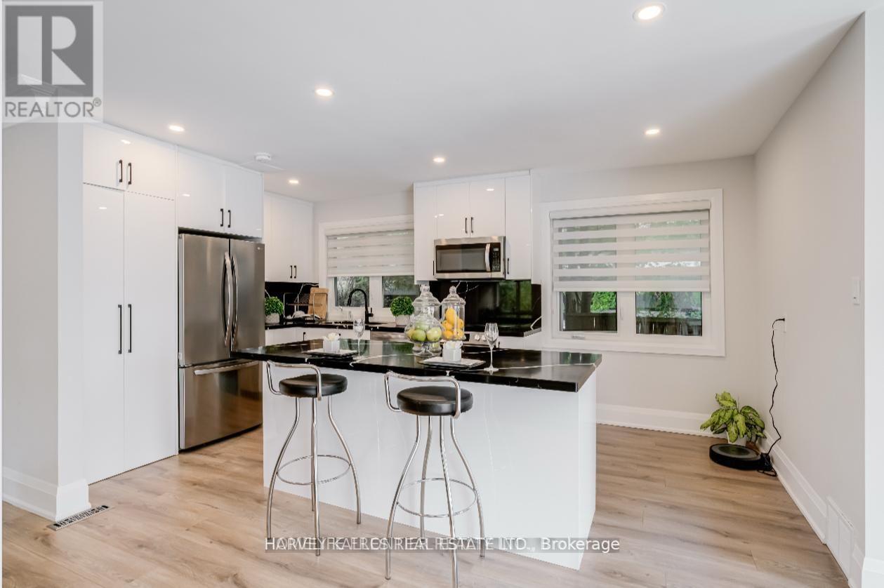 208 Betty Ann Drive, Toronto, Ontario M2R 1A7 - Photo 6 - C13586946