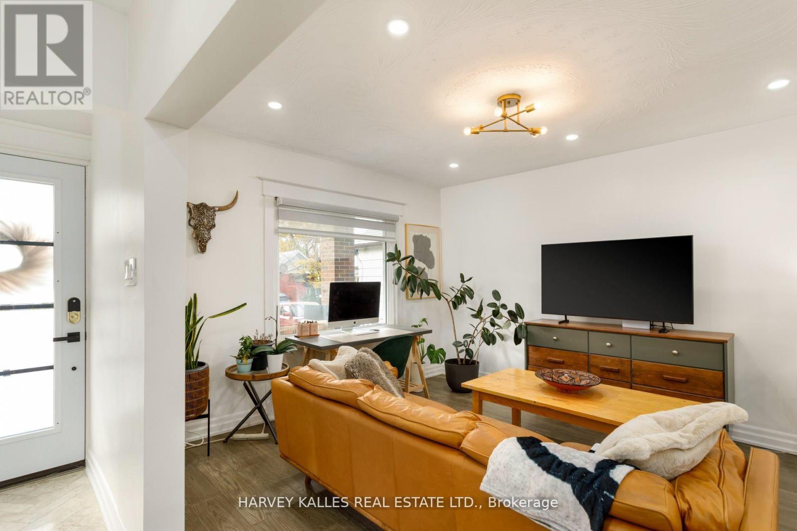 139 King Edward Avenue, Toronto, Ontario M4C 5J7 - Photo 6 - E13593858