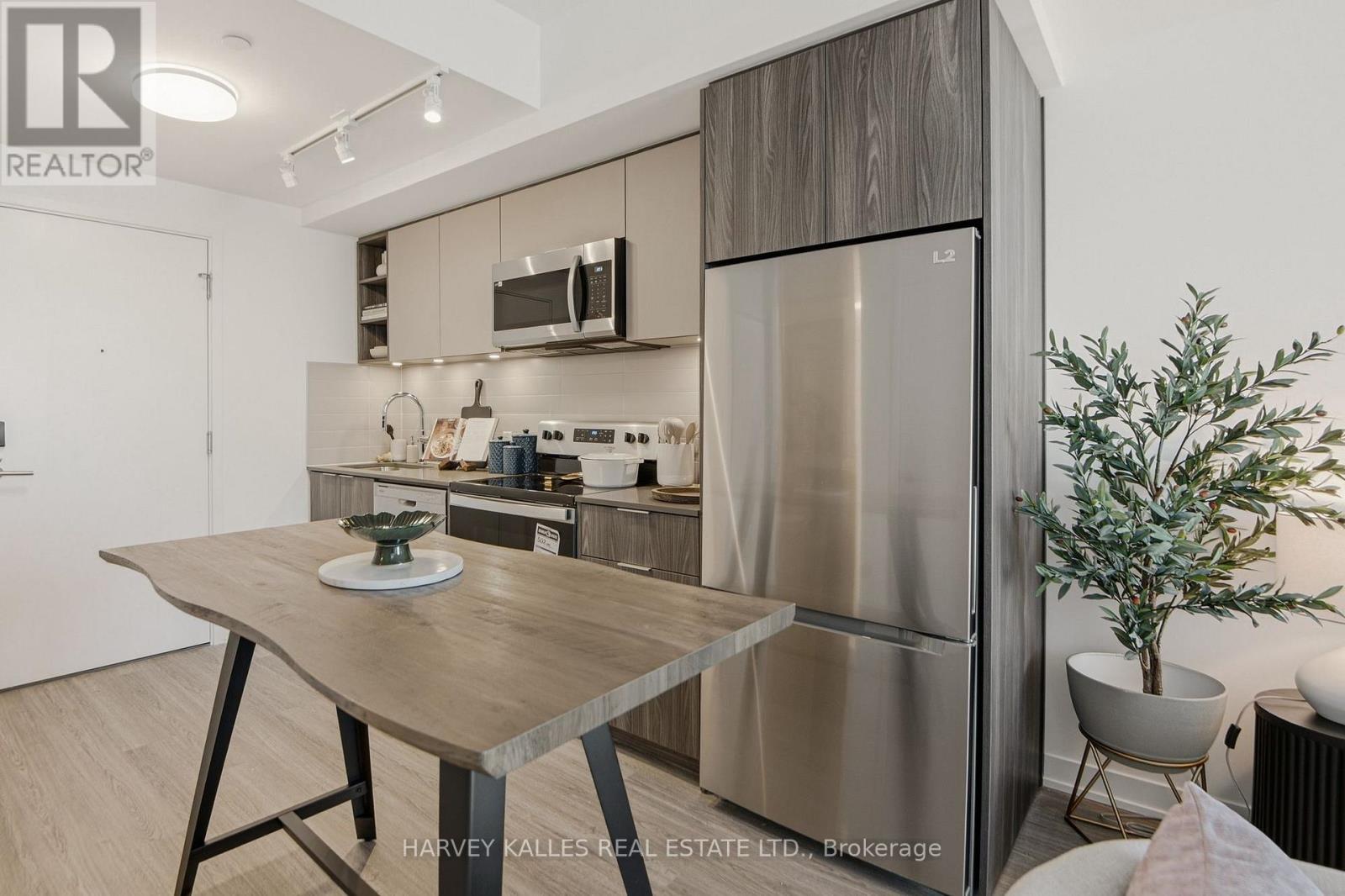 1602 - 100 Eastdale Avenue, Toronto, Ontario  M4C 5A1 - Photo 4 - E13594314