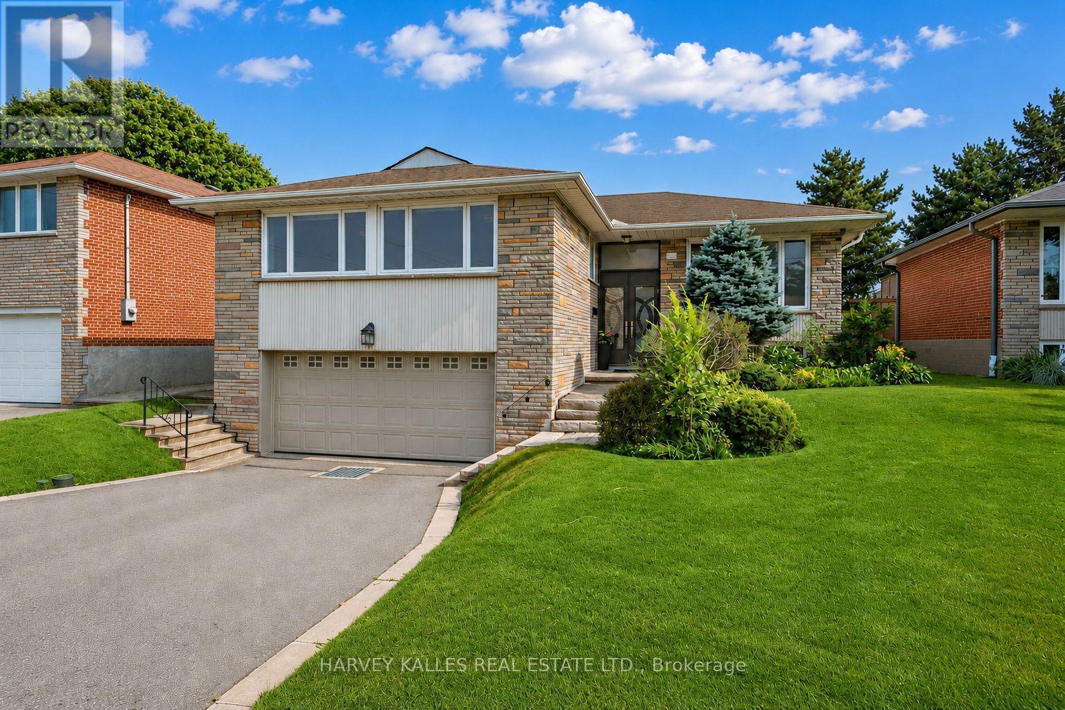 237 SEARLE AVENUE, Toronto, Ontario
