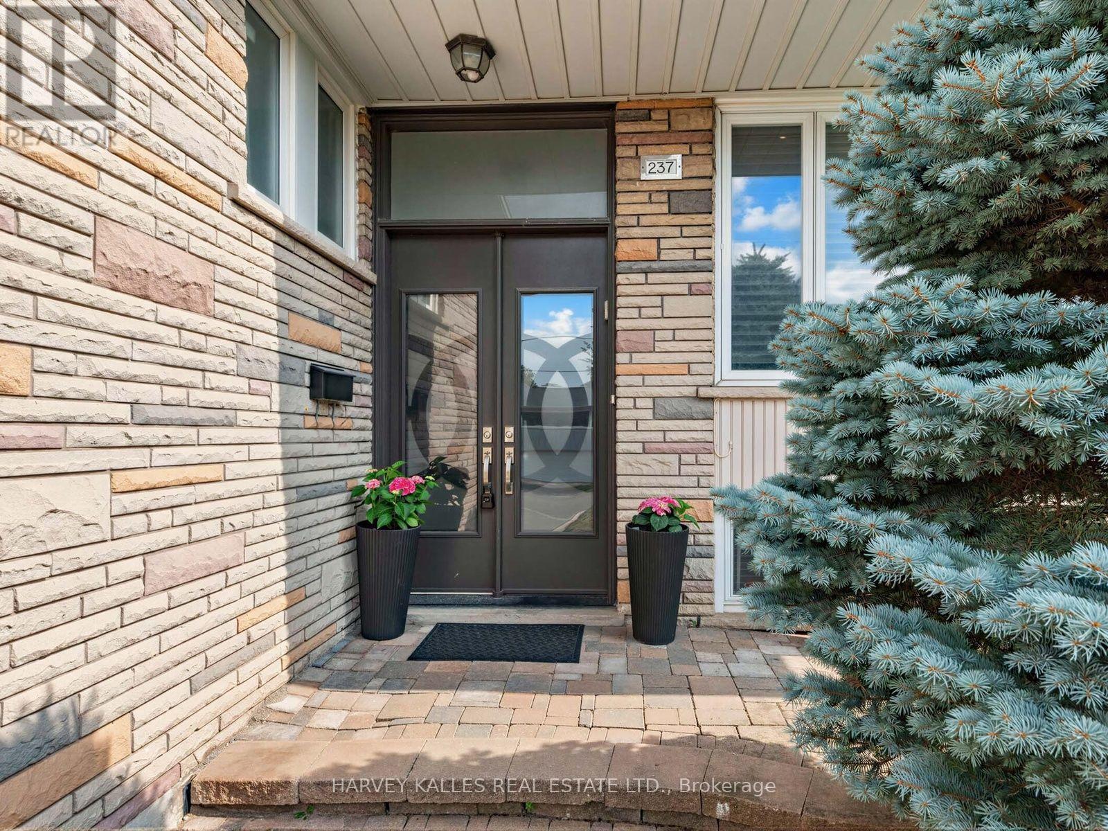 237 Searle Avenue, Toronto, Ontario  M3H 4B8 - Photo 5 - C13594752