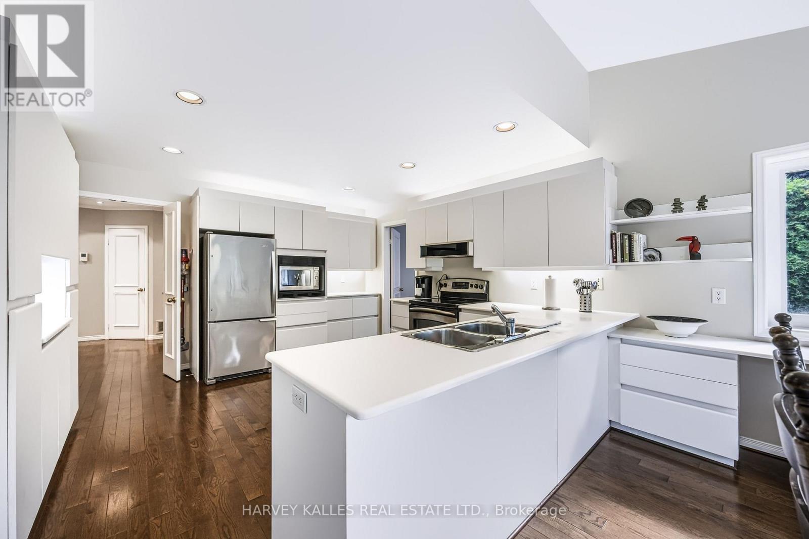 23 Pinnacle Road, Toronto, Ontario  M2L 2V6 - Photo 12 - C13601090