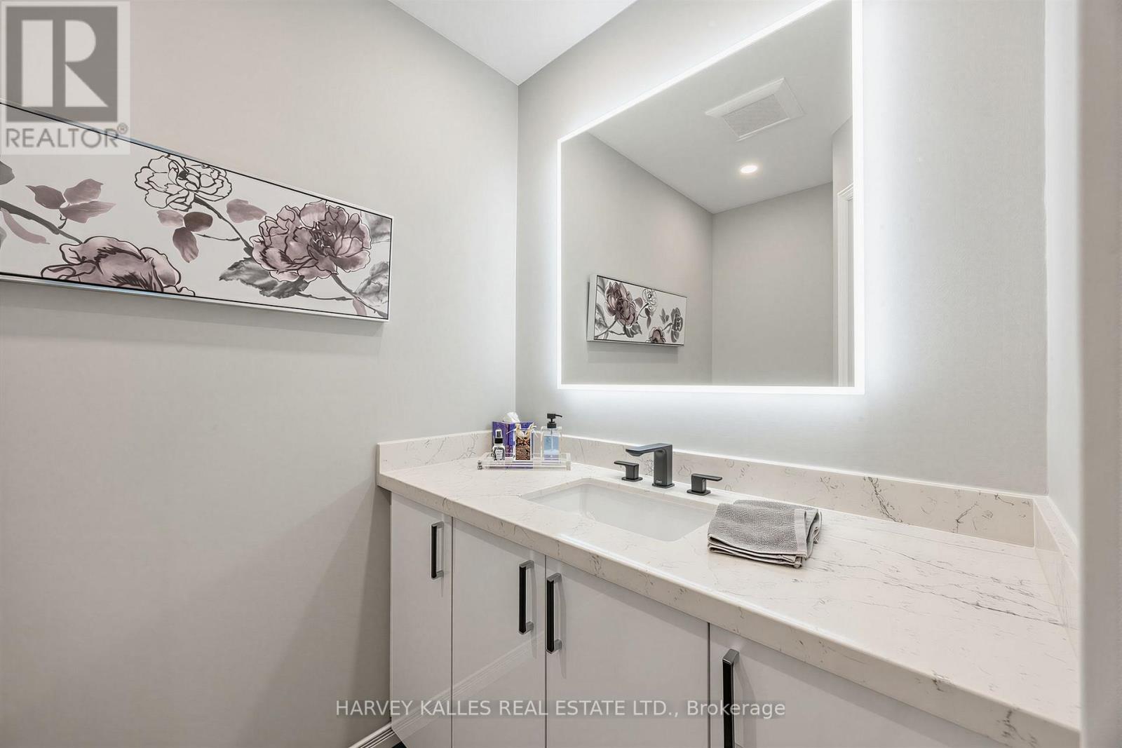 23 Pinnacle Road, Toronto, Ontario  M2L 2V6 - Photo 18 - C13601090