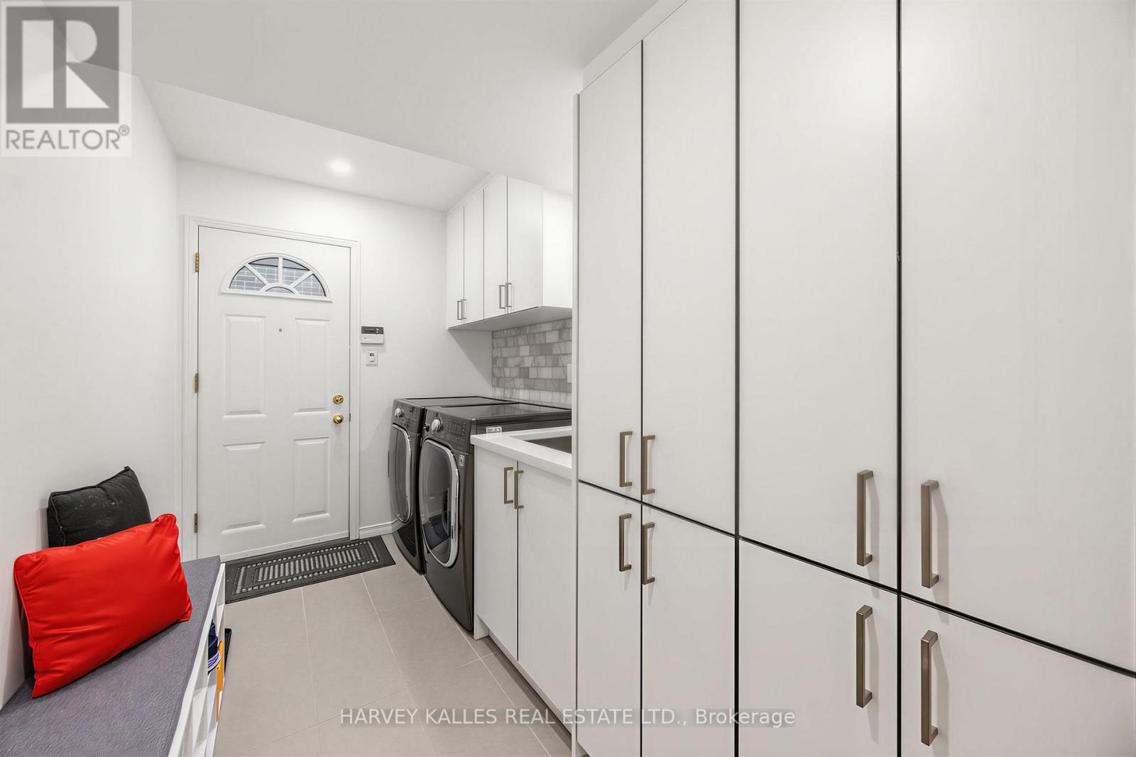 23 Pinnacle Road, Toronto, Ontario  M2L 2V6 - Photo 19 - C13601090