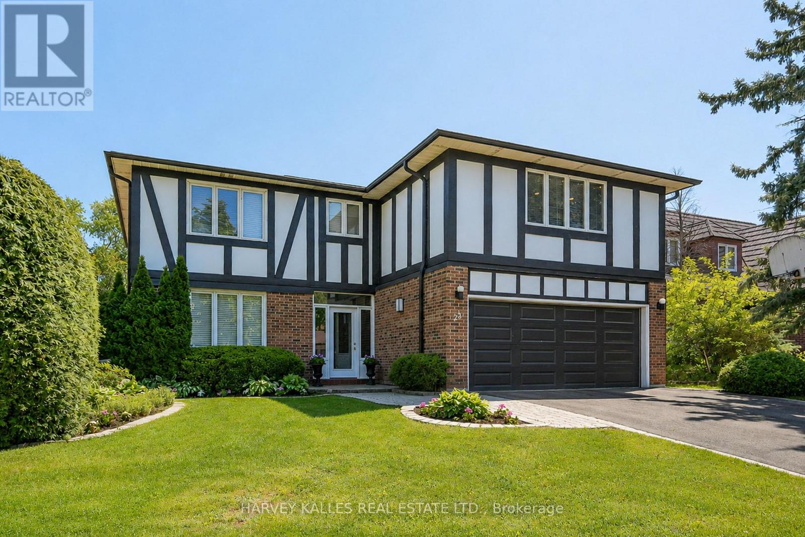 23 Pinnacle Road, Toronto, Ontario  M2L 2V6 - Photo 2 - C13601090