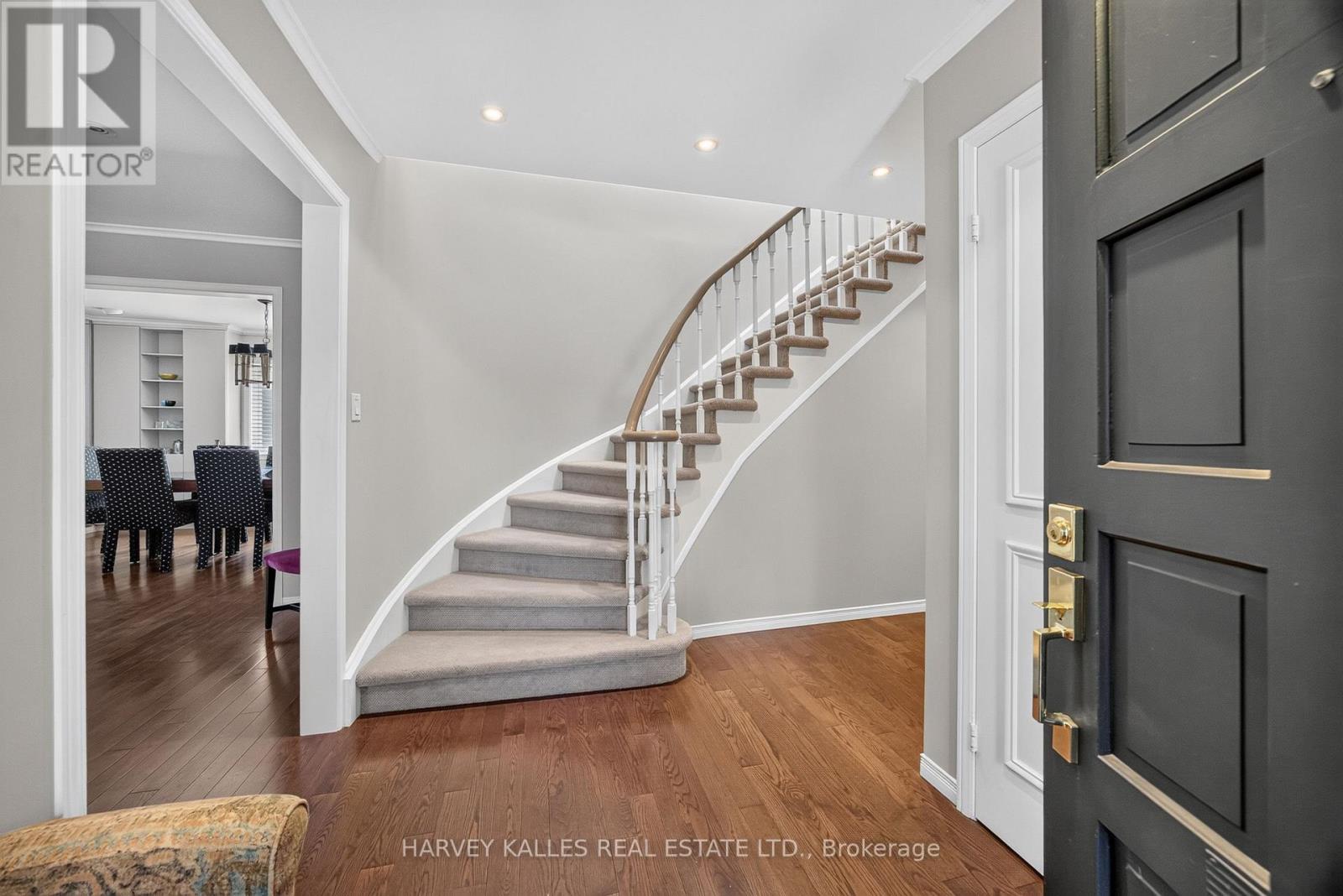 23 Pinnacle Road, Toronto, Ontario  M2L 2V6 - Photo 5 - C13601090