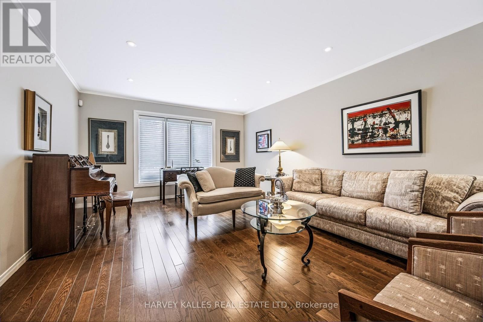 23 Pinnacle Road, Toronto, Ontario  M2L 2V6 - Photo 6 - C13601090