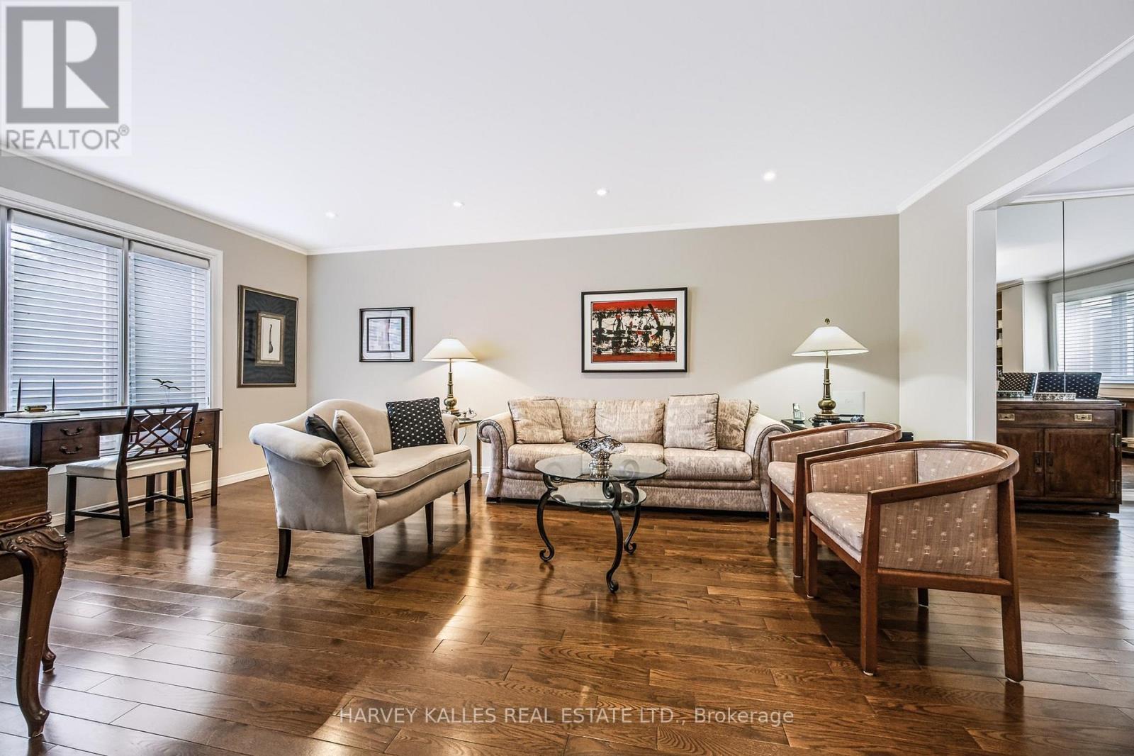 23 Pinnacle Road, Toronto, Ontario  M2L 2V6 - Photo 8 - C13601090