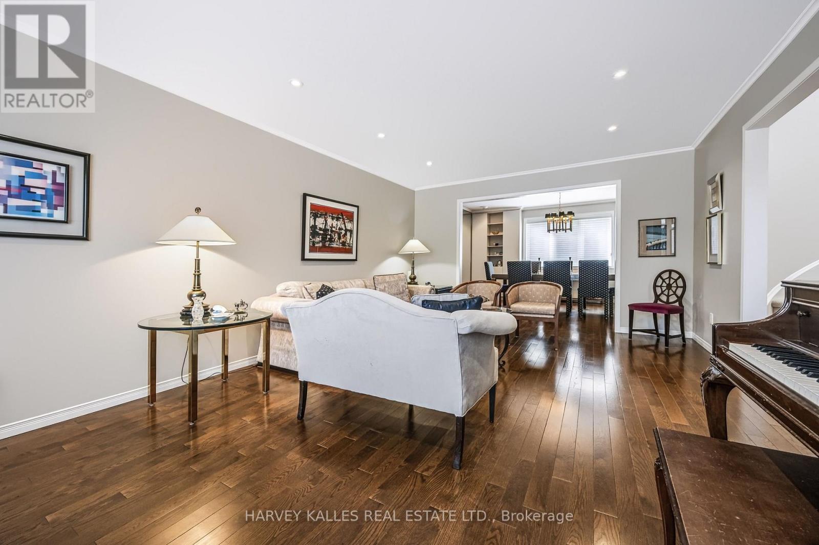 23 Pinnacle Road, Toronto, Ontario  M2L 2V6 - Photo 9 - C13601090