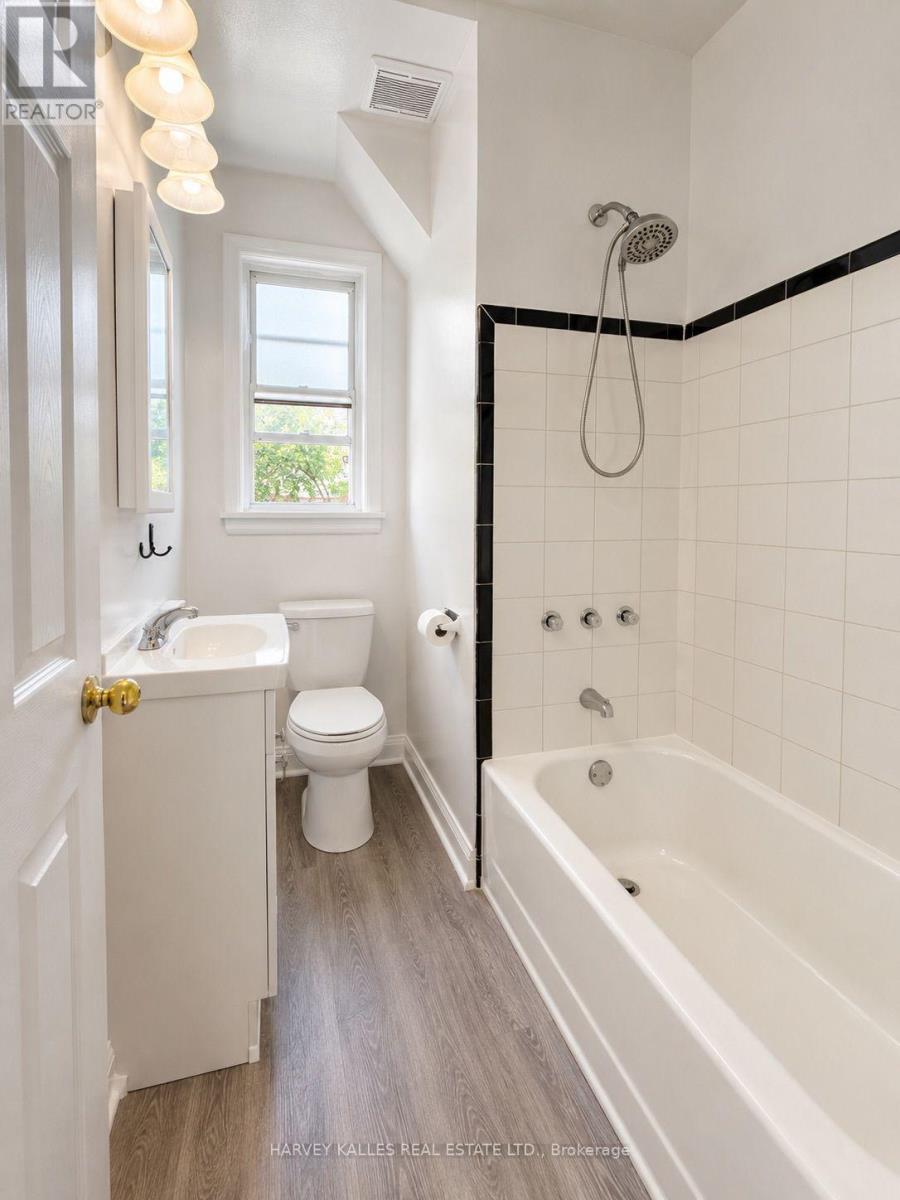 168 Bogert Avenue, Toronto, Ontario  M2N 1K9 - Photo 5 - C13601154