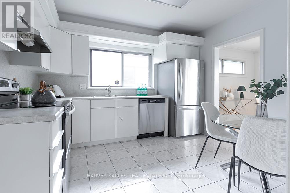 135 Combe Avenue, Toronto, Ontario M3H 4K2 - Photo 15 - C13603110