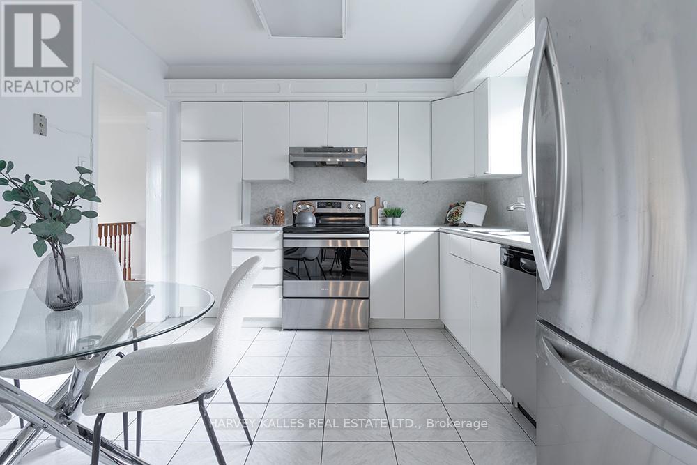 135 Combe Avenue, Toronto, Ontario M3H 4K2 - Photo 16 - C13603110