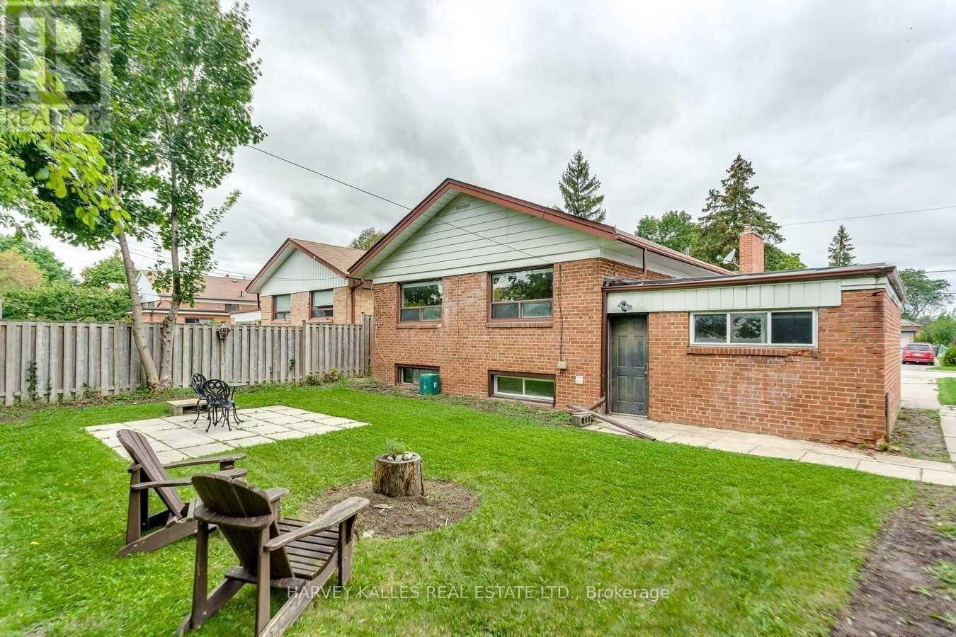 135 Combe Avenue, Toronto, Ontario M3H 4K2 - Photo 32 - C13603110