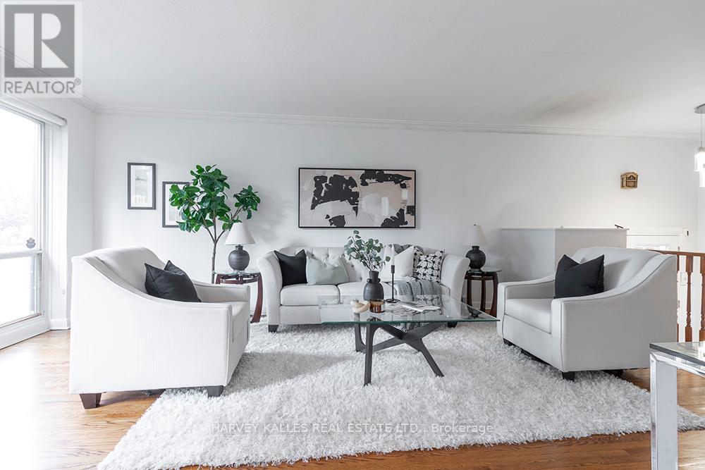 135 Combe Avenue, Toronto, Ontario M3H 4K2 - Photo 4 - C13603110