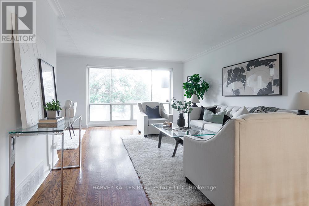 135 Combe Avenue, Toronto, Ontario M3H 4K2 - Photo 6 - C13603110
