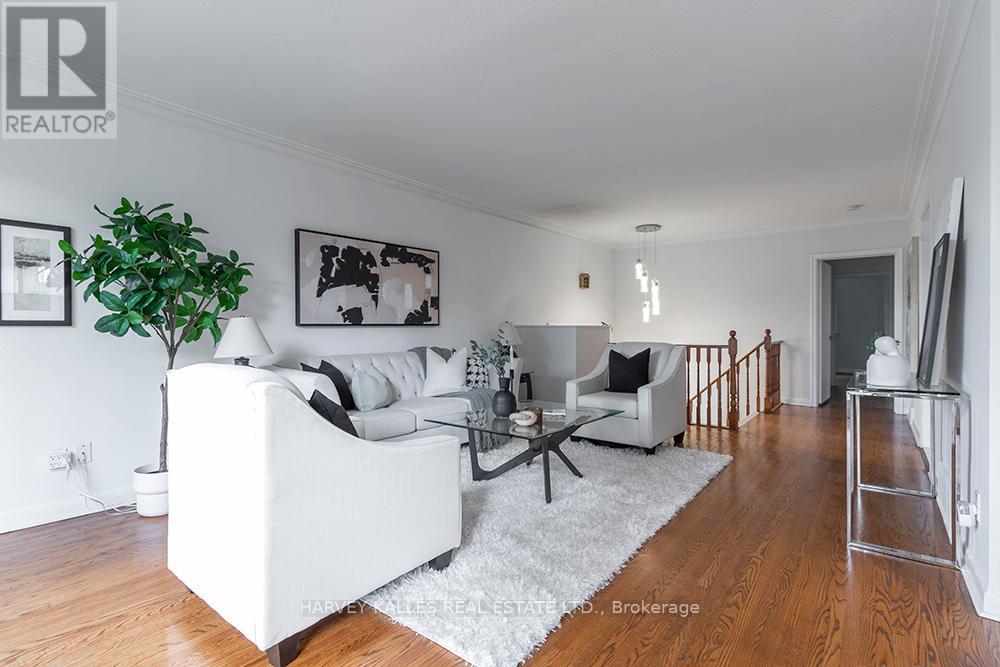 135 Combe Avenue, Toronto, Ontario M3H 4K2 - Photo 7 - C13603110