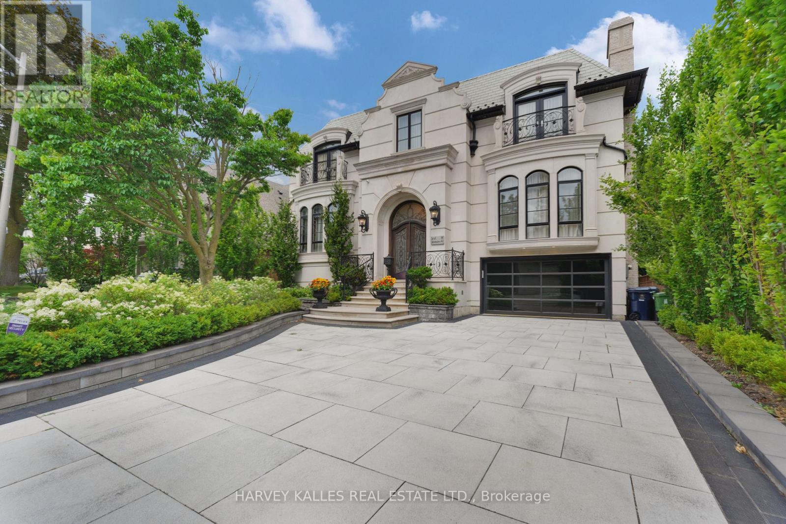 64 YORKMINSTER ROAD, Toronto, Ontario