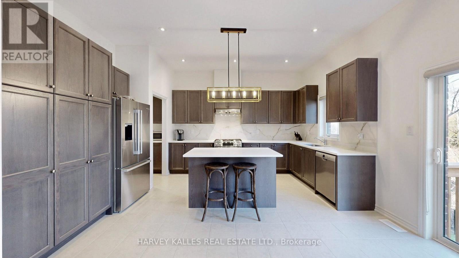 56 Charles White Court, East Gwillimbury, Ontario  L0G 1V0 - Photo 6 - N13611834