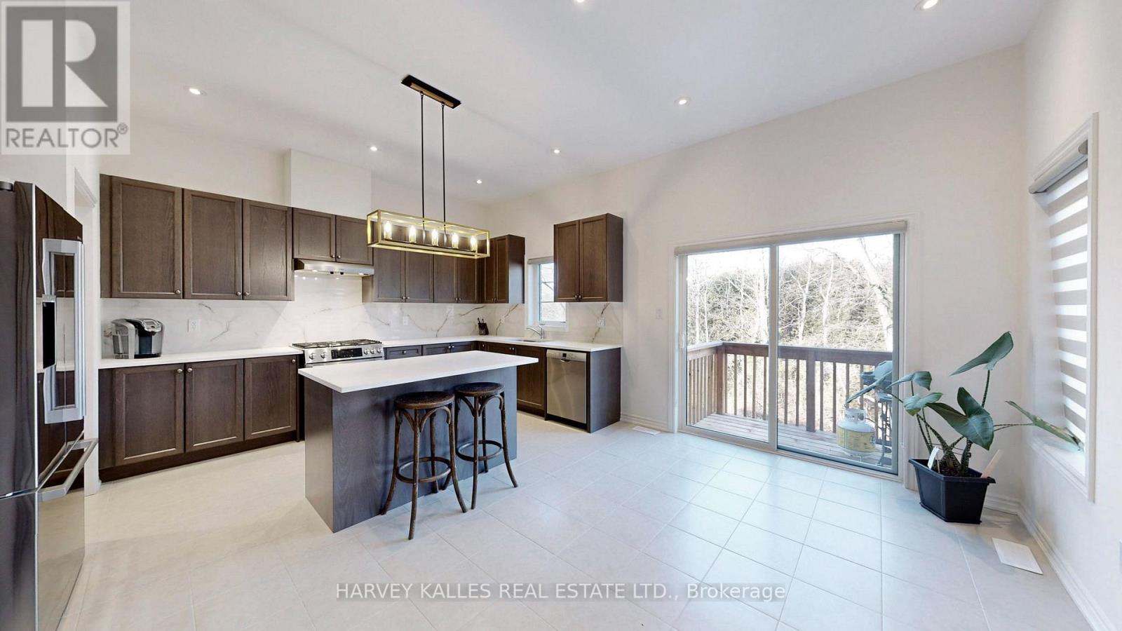 56 Charles White Court, East Gwillimbury, Ontario  L0G 1V0 - Photo 7 - N13611834
