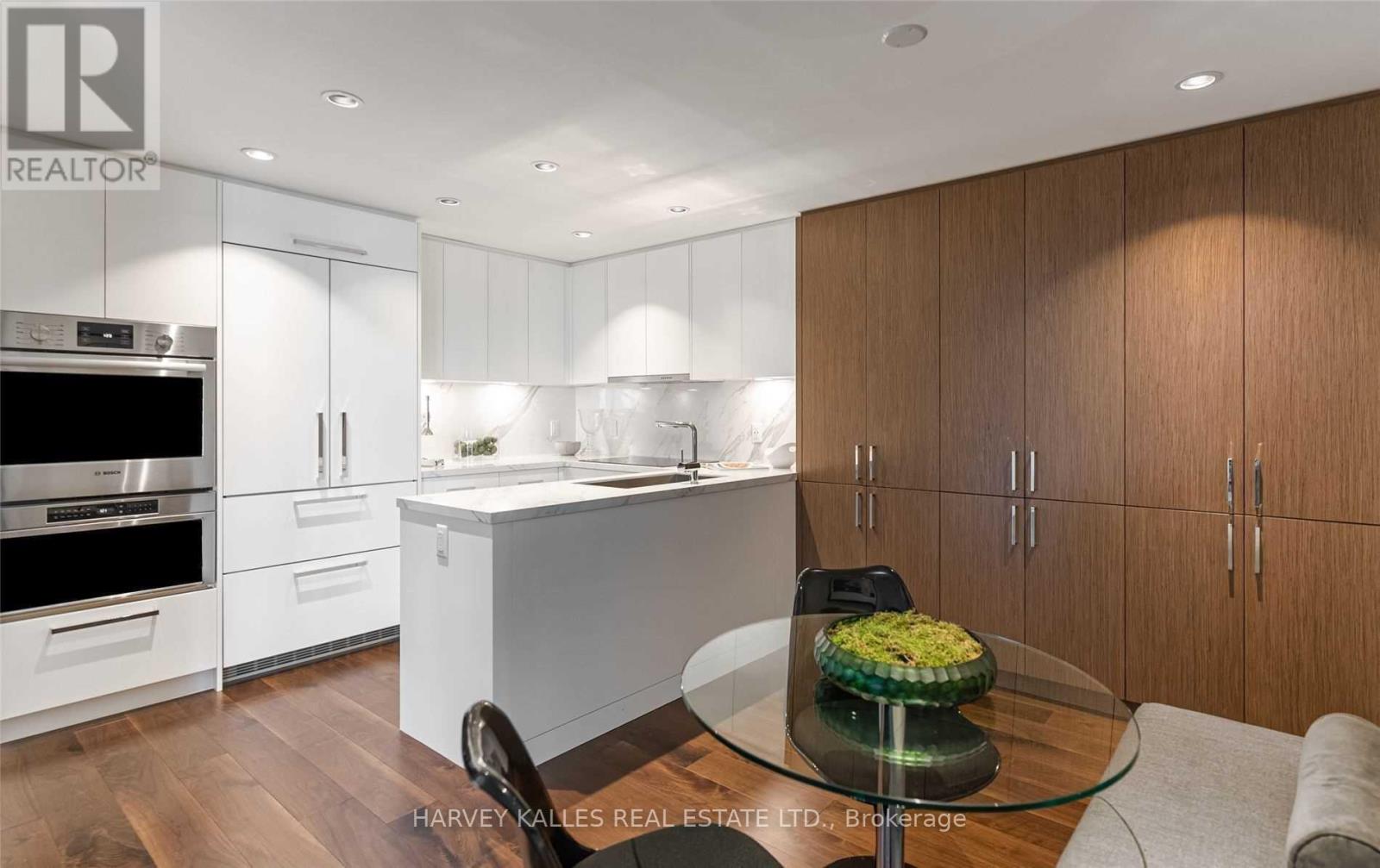 320 - 1 Benvenuto Place, Toronto, Ontario M4V 2L1 - Photo 11 - C13636164