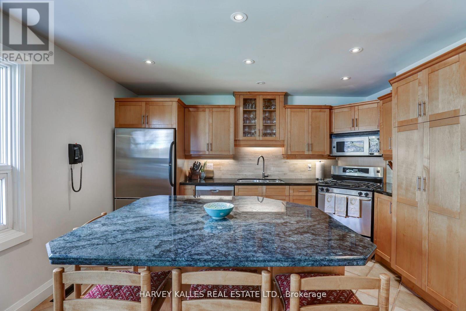 Th16 - 18 La Rose Avenue, Toronto, Ontario M9P 1A5 - Photo 13 - W13653024