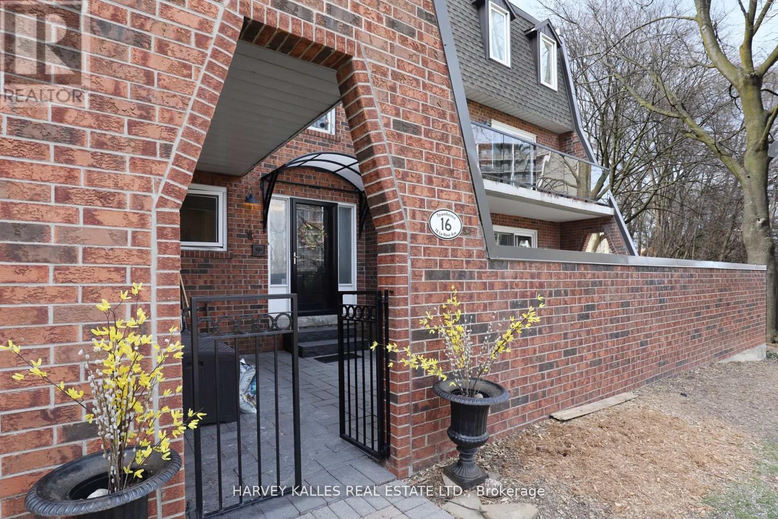 Th16 - 18 La Rose Avenue, Toronto, Ontario M9P 1A5 - Photo 2 - W13653024