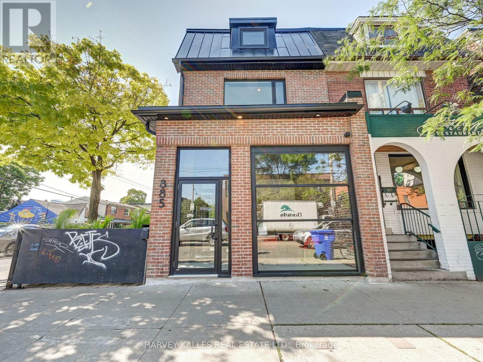 885 DUNDAS STREET W, Toronto, Ontario