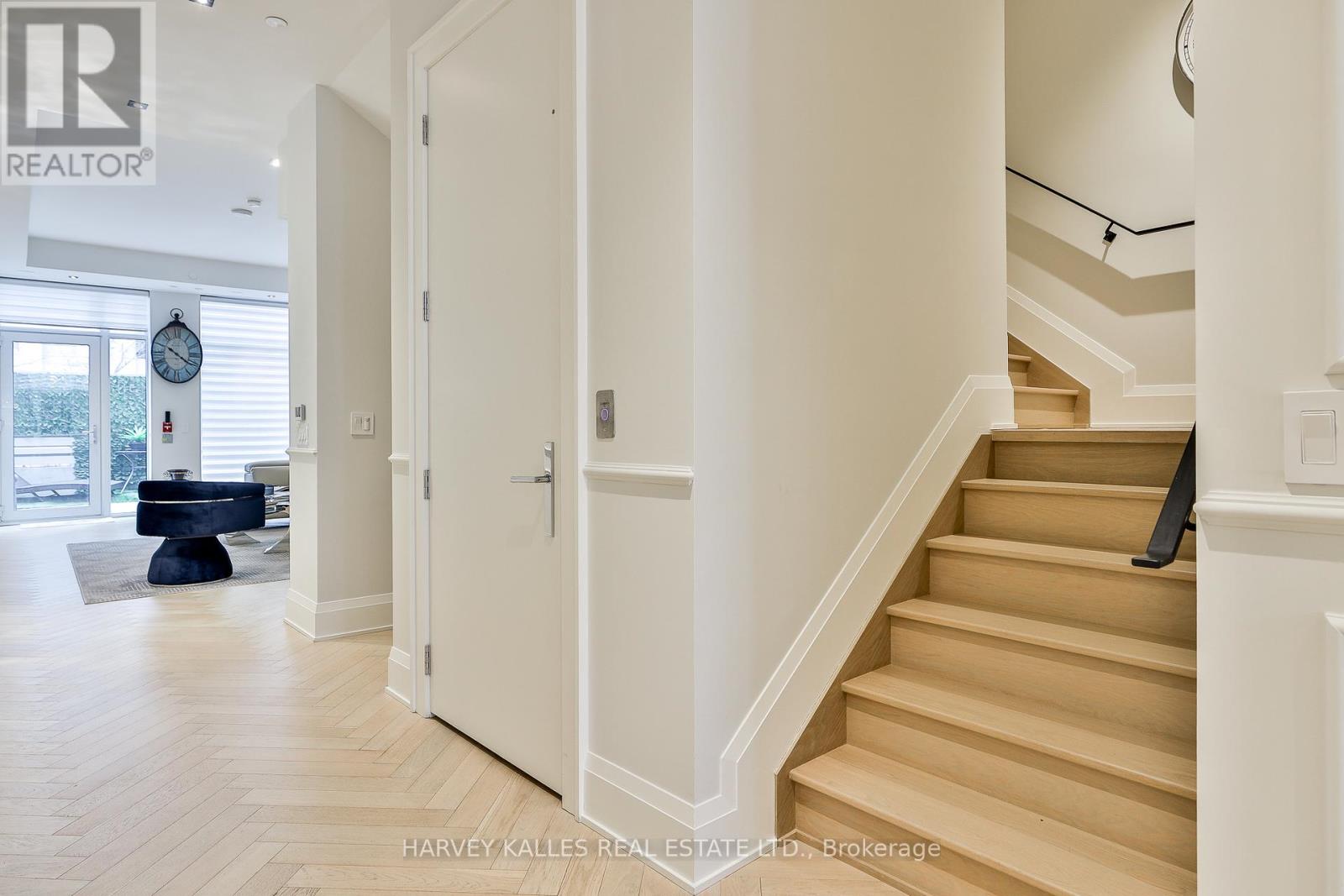 49 Foxbar Road, Toronto, Ontario  M4V 2G5 - Photo 15 - C13666114