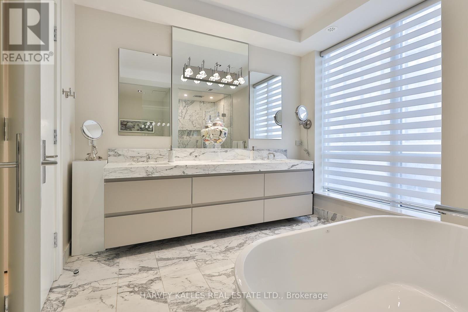 49 Foxbar Road, Toronto, Ontario  M4V 2G5 - Photo 23 - C13666114