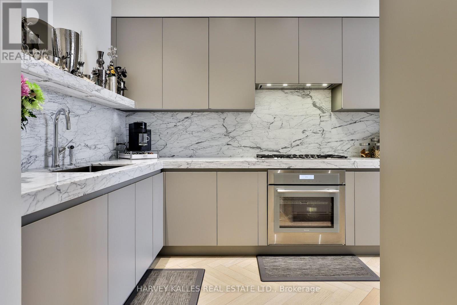49 Foxbar Road, Toronto, Ontario  M4V 2G5 - Photo 4 - C13666114