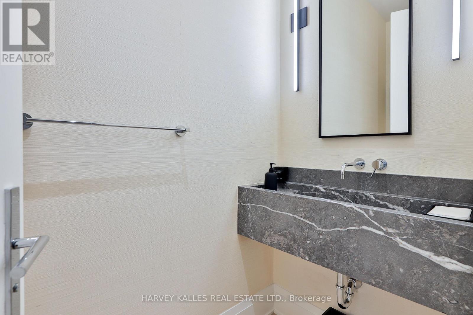 49 Foxbar Road, Toronto, Ontario  M4V 2G5 - Photo 6 - C13666114