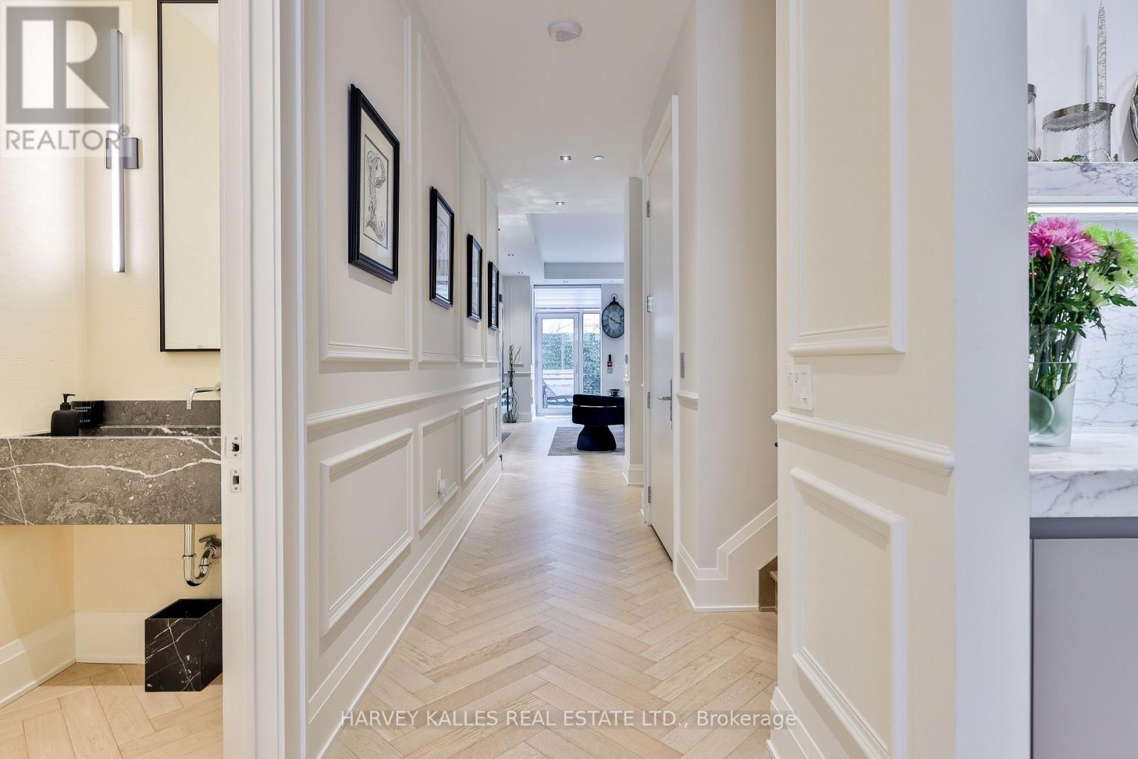 49 Foxbar Road, Toronto, Ontario  M4V 2G5 - Photo 7 - C13666114