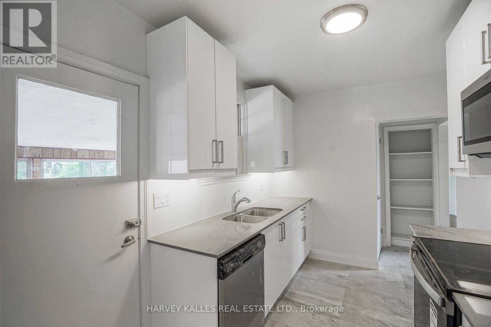 47 Stayner Avenue, Toronto, Ontario  M6B 1N5 - Photo 13 - W13668364