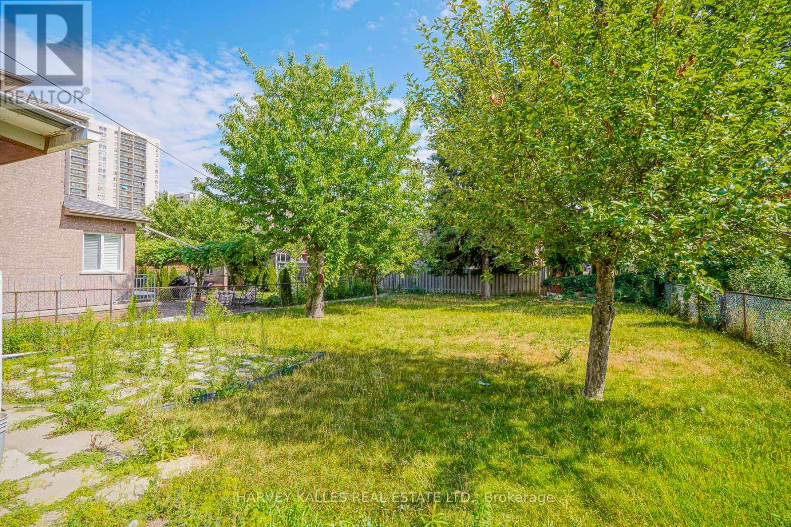 47 Stayner Avenue, Toronto, Ontario  M6B 1N5 - Photo 29 - W13668364