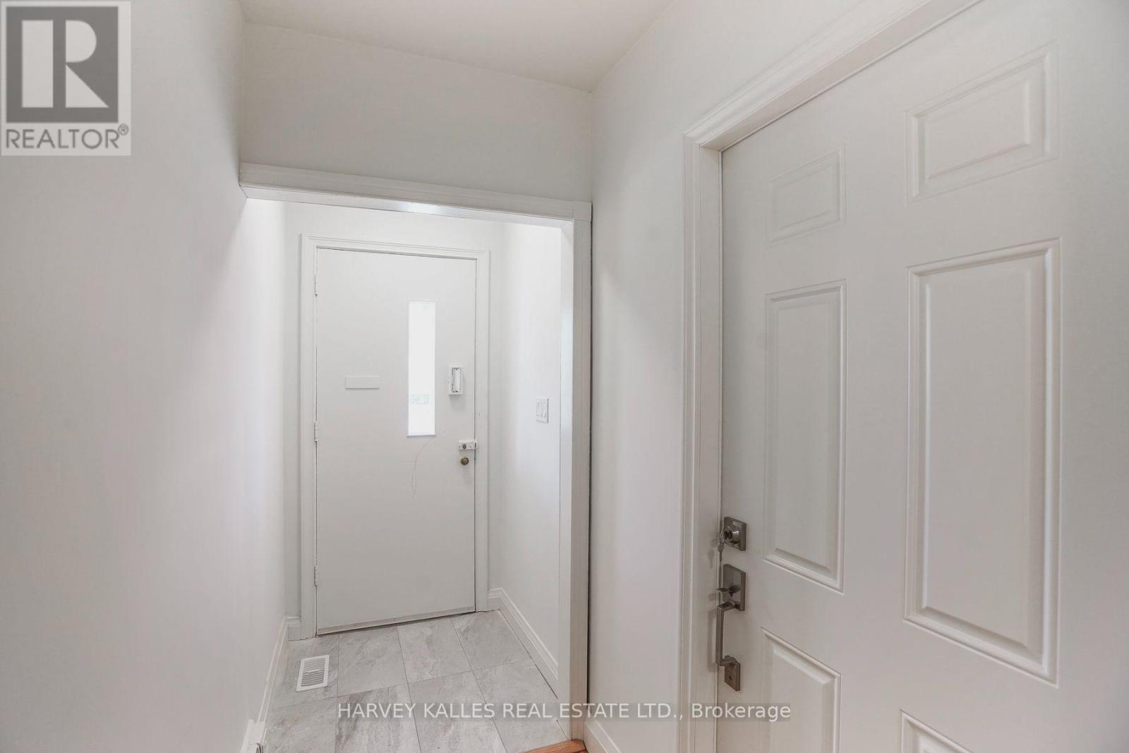 47 Stayner Avenue, Toronto, Ontario  M6B 1N5 - Photo 4 - W13668364