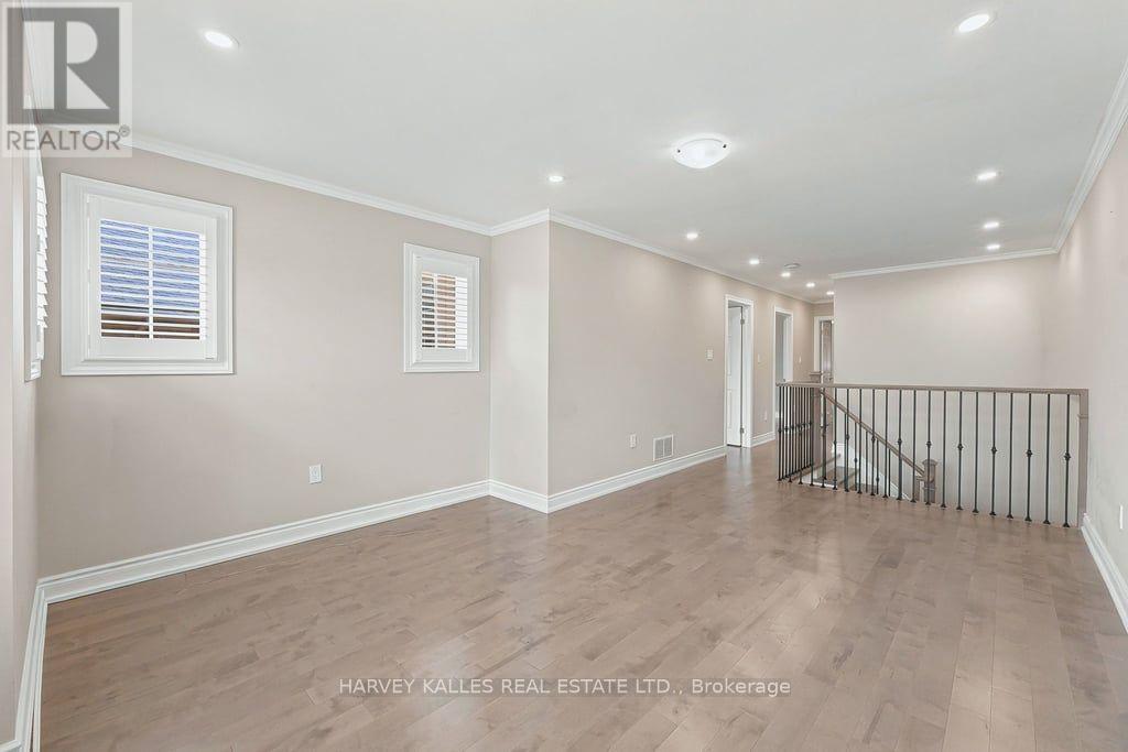 2033 Redstone Crescent, Oakville, Ontario  L6M 5B2 - Photo 17 - W13689230