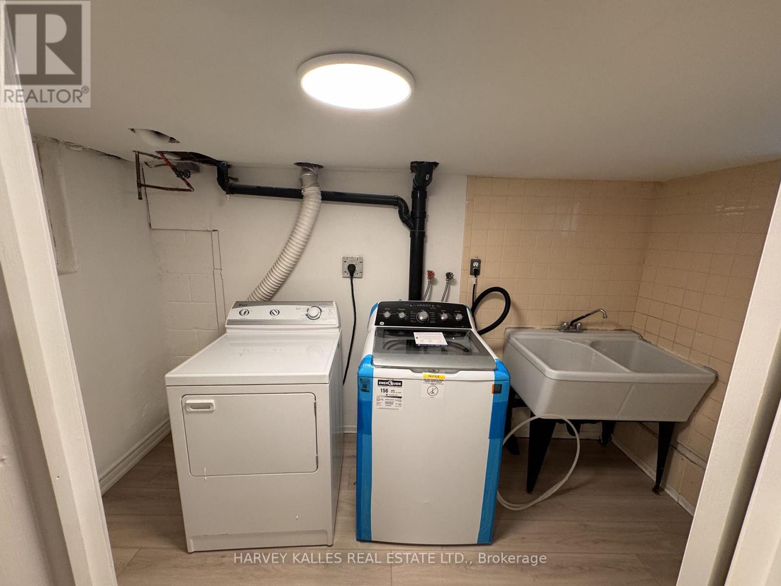 Lower - 628 Manning Avenue, Toronto, Ontario  M6G 2V9 - Photo 10 - C13701536