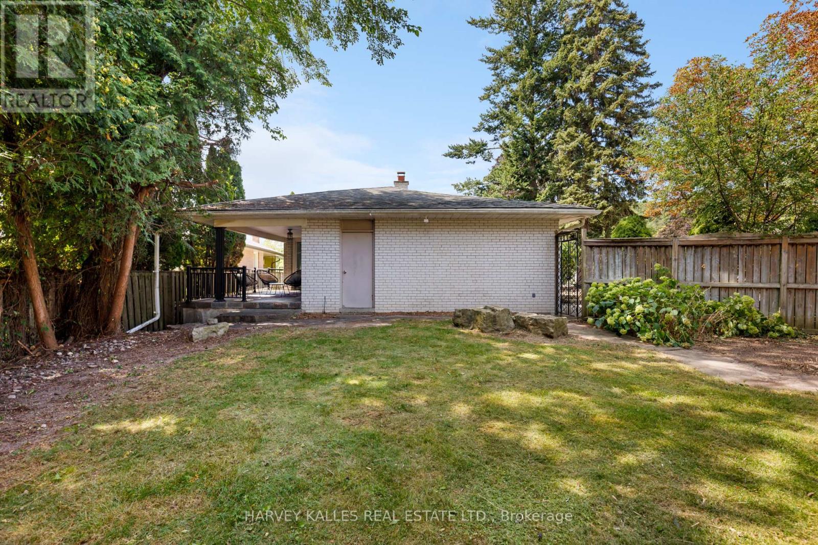 215 Edenbridge Drive, Toronto, Ontario  M9A 3G9 - Photo 18 - W13702956