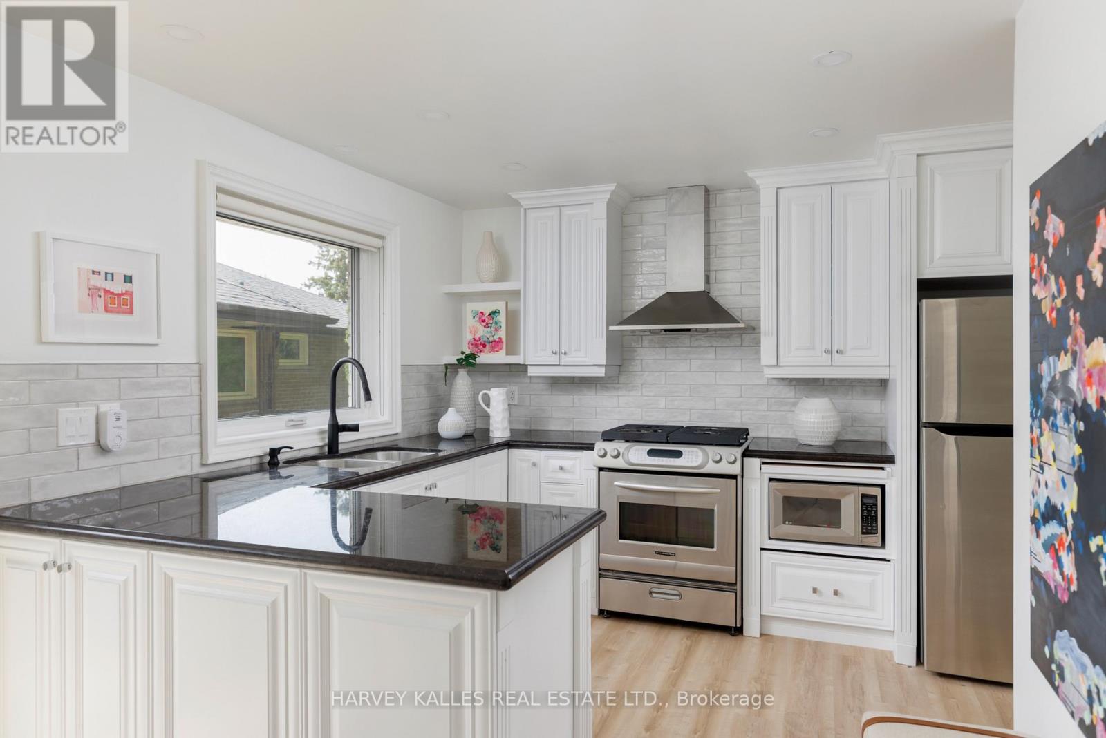 215 Edenbridge Drive, Toronto, Ontario  M9A 3G9 - Photo 21 - W13702956