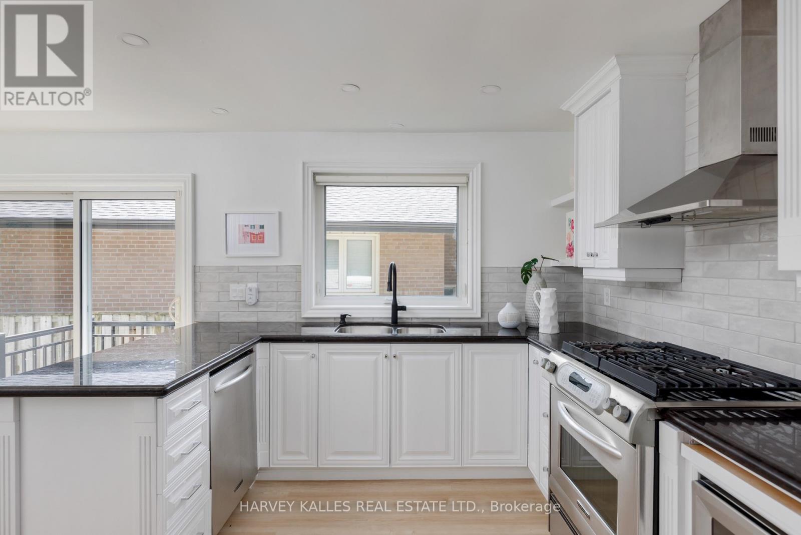 215 Edenbridge Drive, Toronto, Ontario  M9A 3G9 - Photo 22 - W13702956