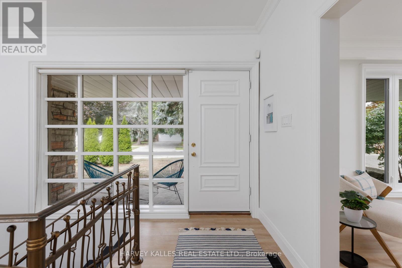 215 Edenbridge Drive, Toronto, Ontario  M9A 3G9 - Photo 4 - W13702956