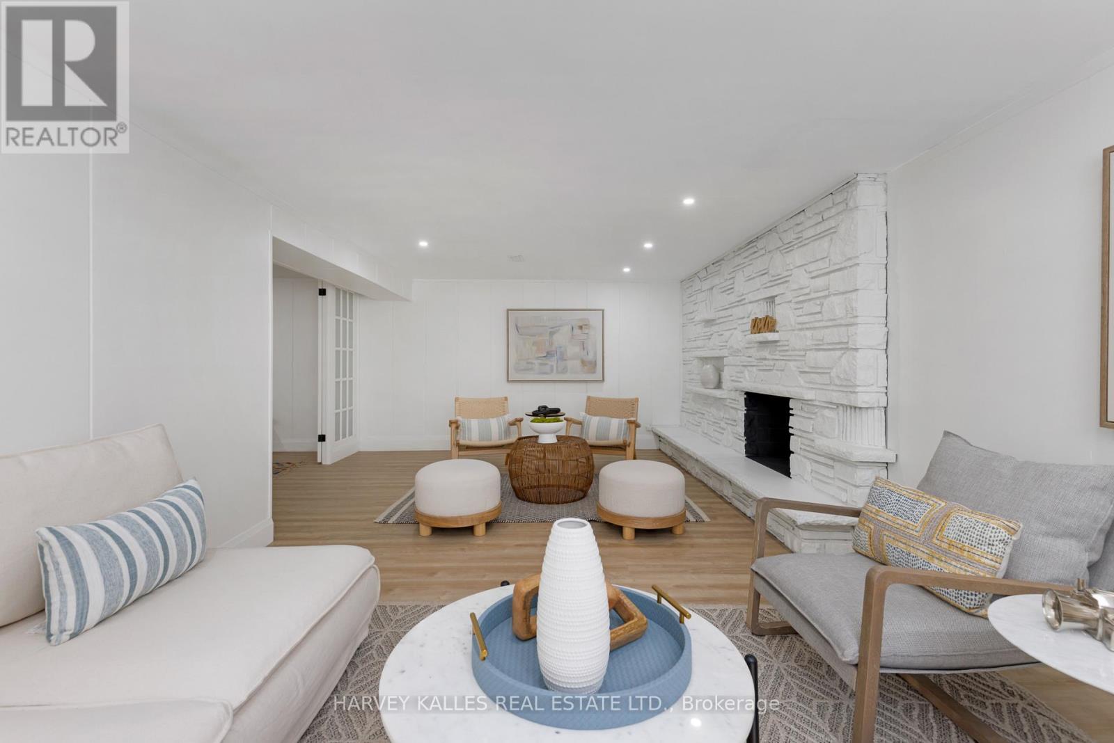 215 Edenbridge Drive, Toronto, Ontario  M9A 3G9 - Photo 42 - W13702956