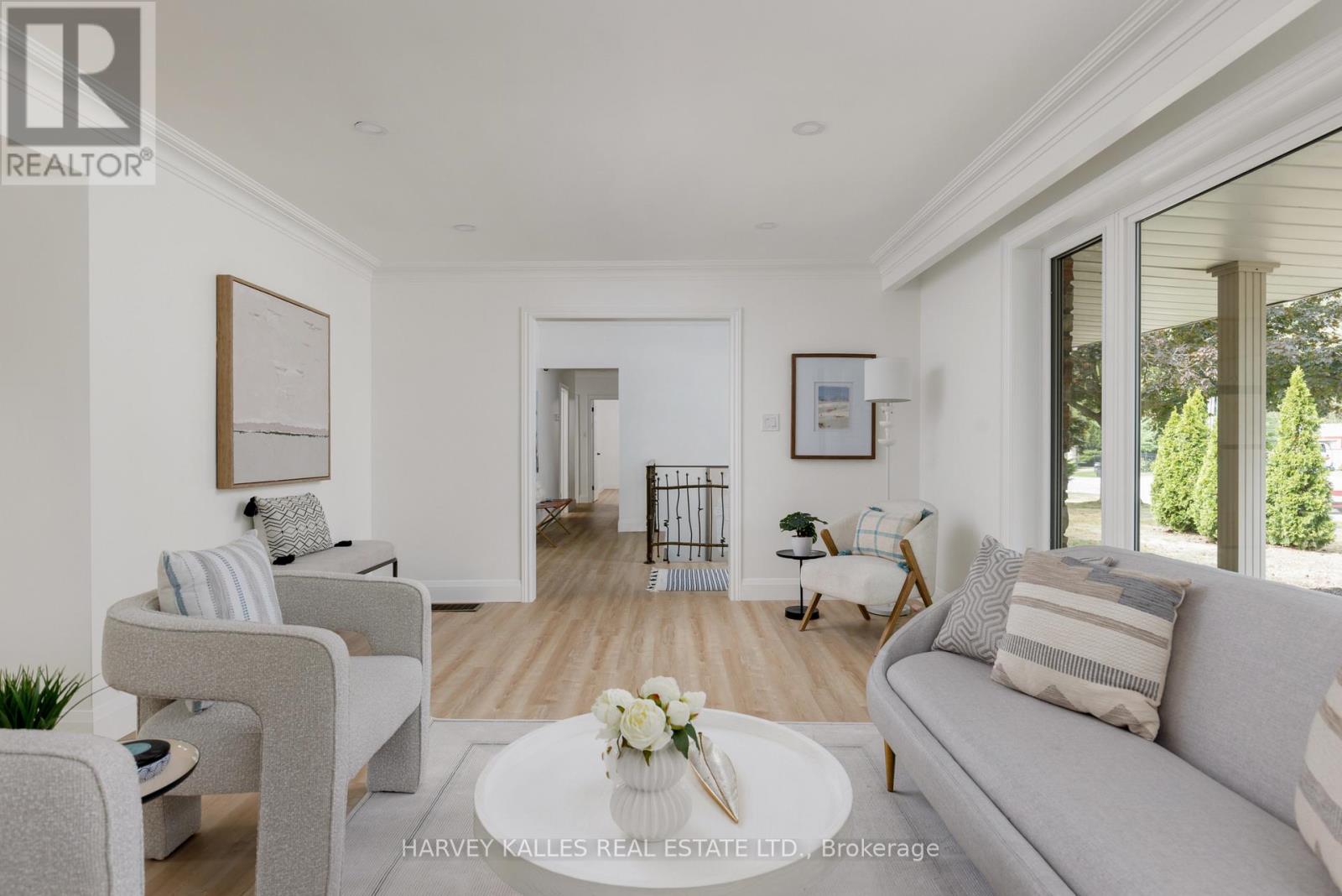 215 Edenbridge Drive, Toronto, Ontario  M9A 3G9 - Photo 8 - W13702956