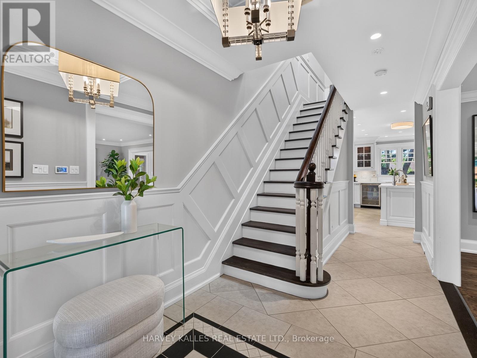 107 Stratford Crescent, Toronto, Ontario M4N 1C7 - Photo 4 - C13712710