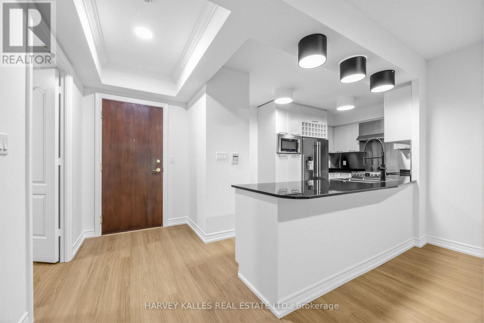 317 - 38 William Carson Crescent, Toronto, Ontario  M2P 2H2 - Photo 3 - C13712970
