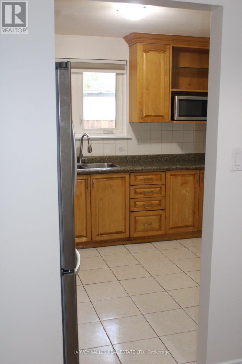 102 Goldcrest Road, Brampton, Ontario L6S 1H2 - Photo 11 - W13713032