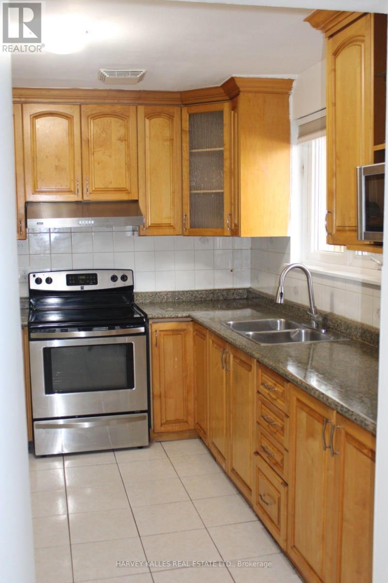 102 Goldcrest Road, Brampton, Ontario L6S 1H2 - Photo 12 - W13713032