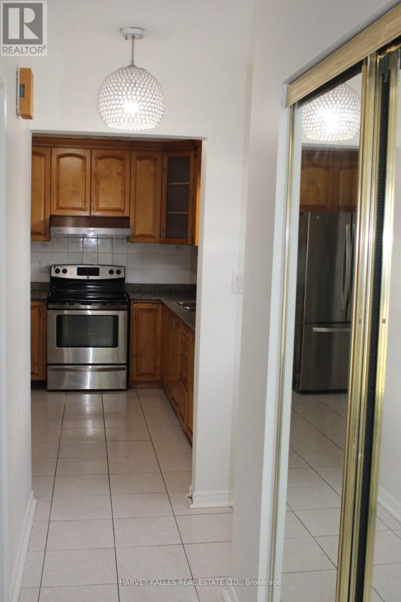 102 Goldcrest Road, Brampton, Ontario L6S 1H2 - Photo 13 - W13713032